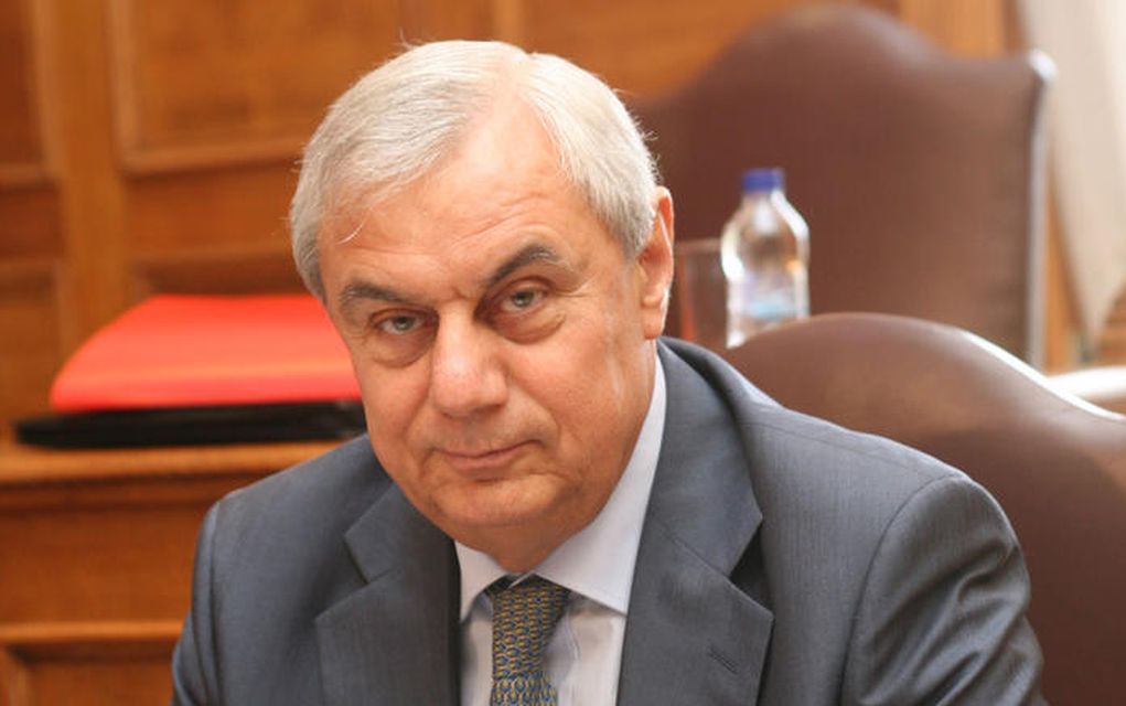 Πλήθος κόσμου στην νεκρώσιμο ακολουθία του Κυριάκου Γριβέα
