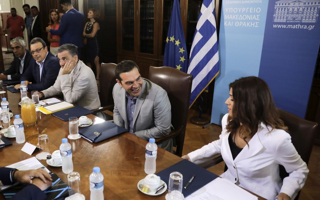 Το χιούμορ του Αλέξη Τσίπρα στη σύσκεψη με τους φορείς στο ΥΜΑΘ (vd)