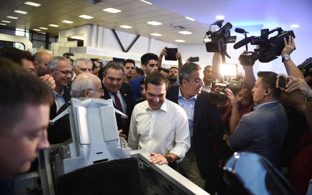 Μαθητής παρουσίασε στον Αλ. Τσίπρα το ρομπότ που έφτιαξε (vd,pic)