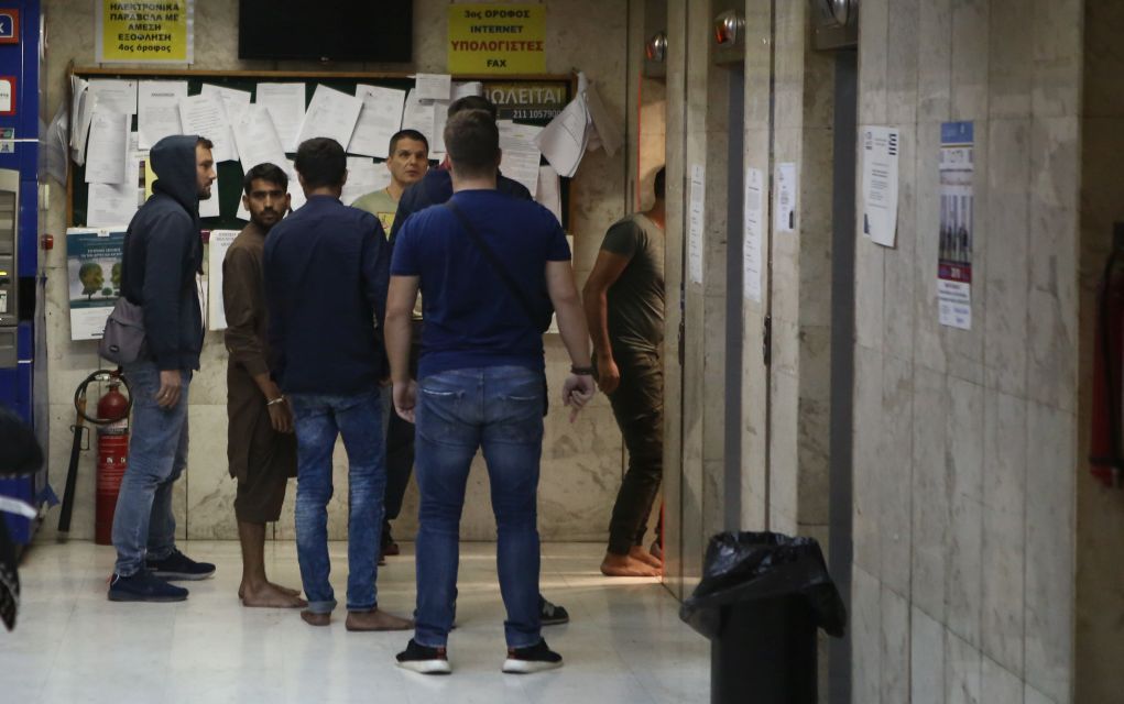 Προφυλακιστέος ο αστυνομικός που βρέθηκε δεμένος στη Νίκαια