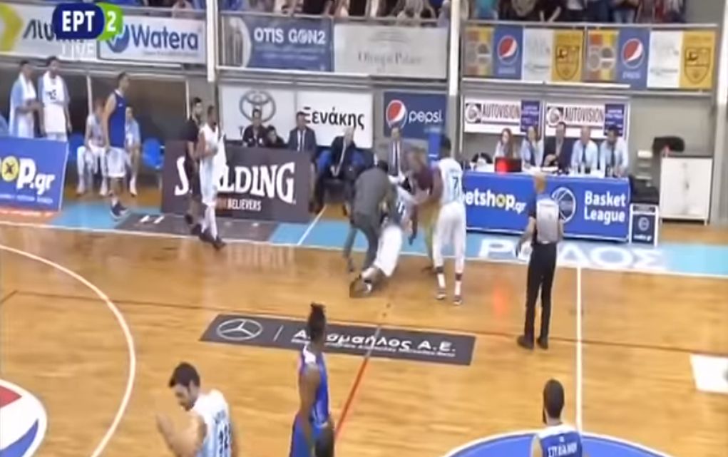 Video που σοκάρει: Κατέρρευσε παίκτης του Κολοσσού! (vd)