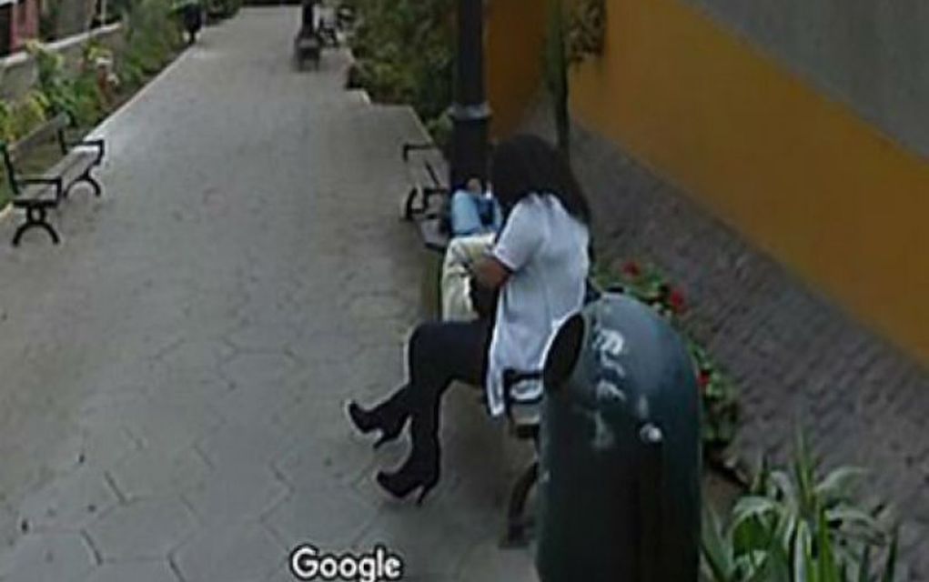 Απίστευτο: Είδε τη γυναίκα του στο Google Maps να χαϊδεύει άλλο άνδρα!