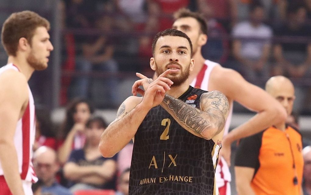 Η Αρμάνι… έραψε κοστούμι στον Ολυμπιακό!