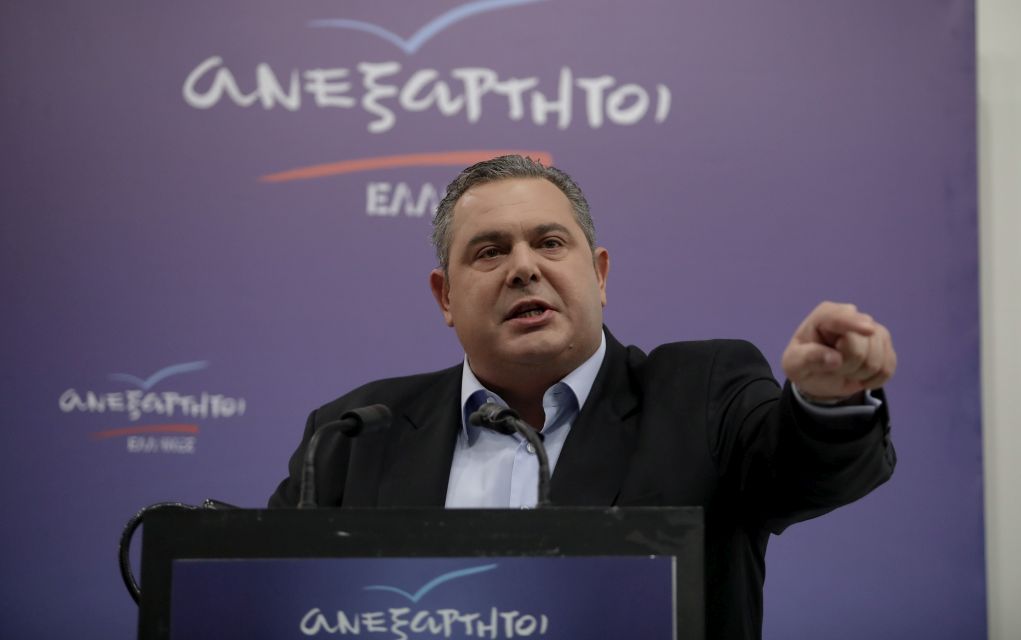 Τους φτύνει ο Καμμένος, αλλά κάνουν πως βρέχει!