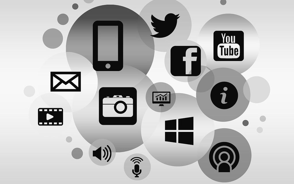 Online media μεταξύ δέσμευσης και αυτορρύθμισης