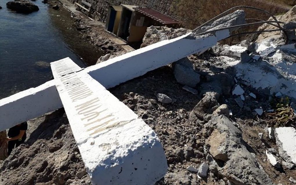 Ομάδα αγνώστων γκρέμισε υπερμεγέθη σταυρό στη Λέσβο
