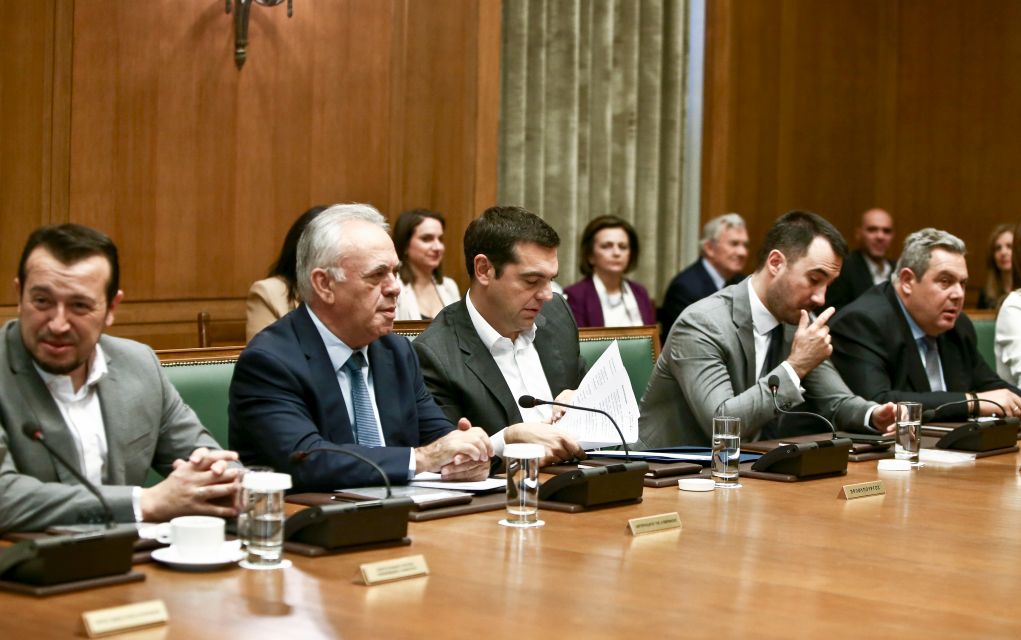 «Δεσμεύσου ότι δεν θα ρίξεις την κυβέρνηση»