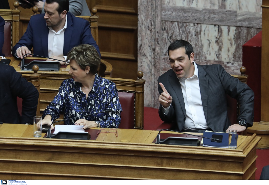 Κερδίζουν πολύτιμο χρόνο με τη σκανδαλολογία