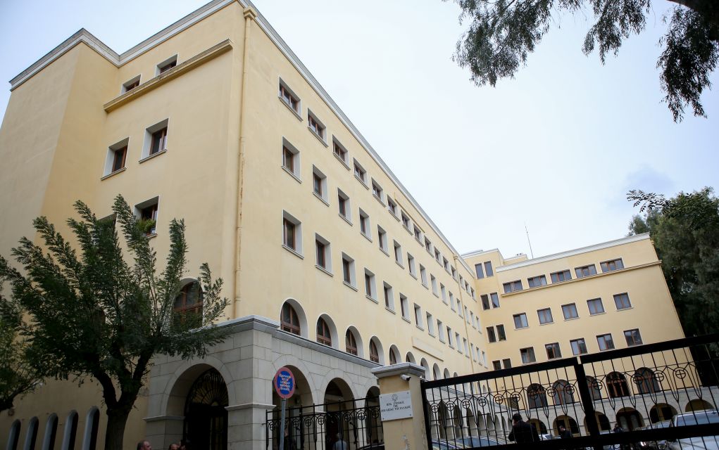 Καρότο και μαστίγιο για την Εκκλησία από εδώ και πέρα!