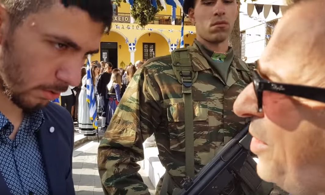 Νεαρός σε βουλευτή ΣΥΡΙΖΑ: «Παρέδωσες τη Μακεδονία και καταθέτεις στεφάνι;» (vd)