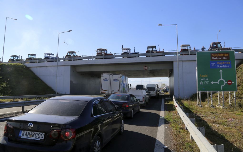Επιστρέφουν στα χωριά τους οι αγρότες του μπλόκου της Καρδίτσας