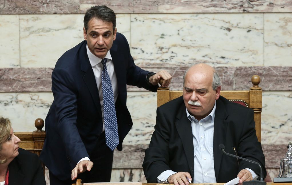 Σκέφτονται πρόταση μομφής κατά του Βούτση