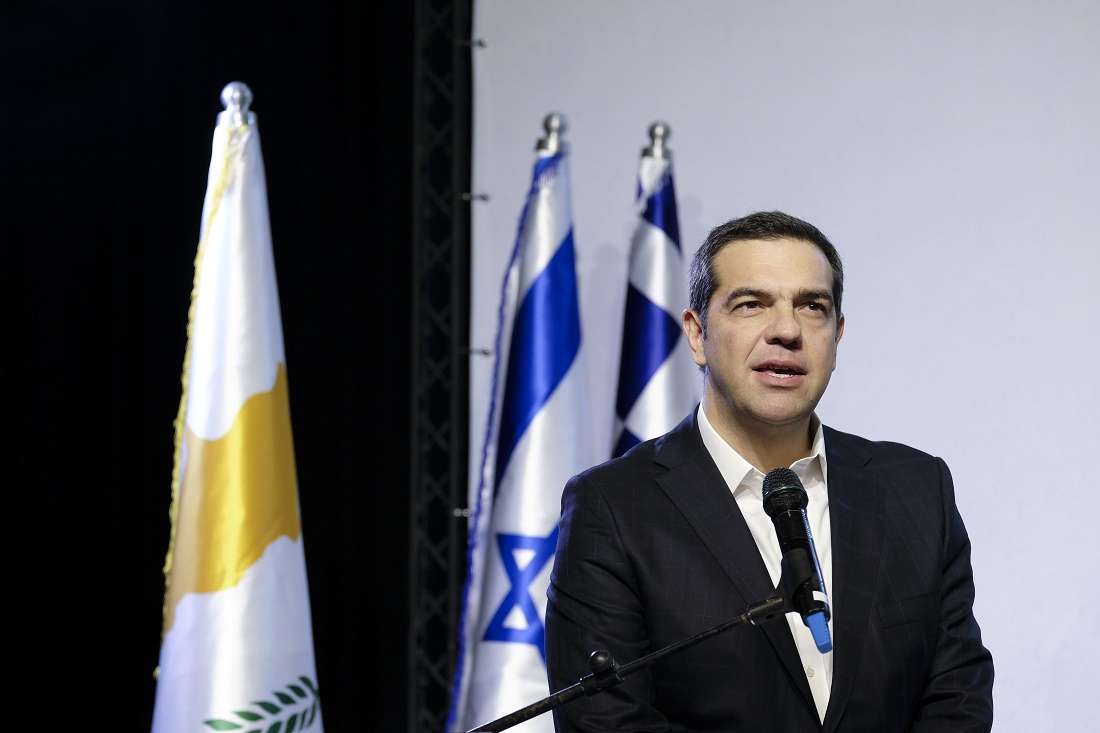 Δεν αποφασίζει για εκλογές πριν κάτσει η μπίλια των Πρεσπών