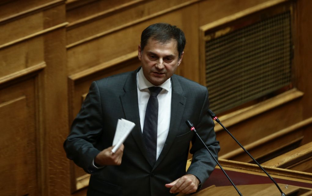 Ο Θεοχάρης ανοίγει την πόρτα της ΝΔ στο… κέντρο