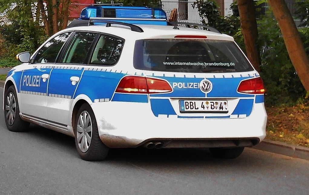 Γερμανία: Αυτοκίνητο έπεσε πάνω σε στάση λεωφορείου