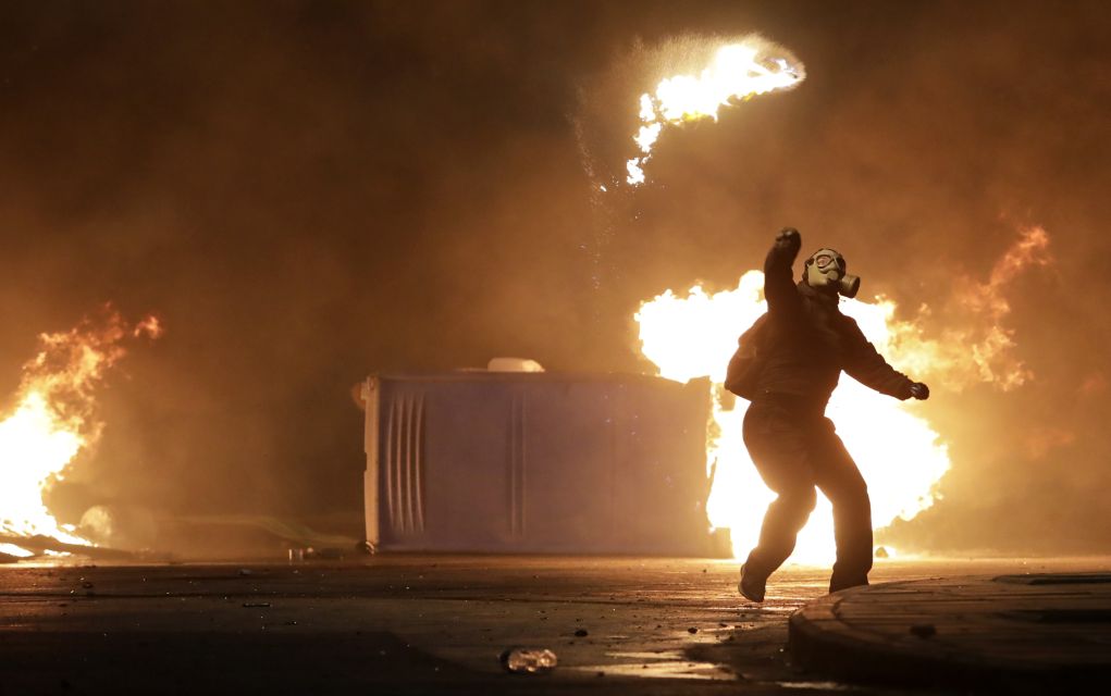 Βραδιά…μολότοφ χθες στα Εξάρχεια