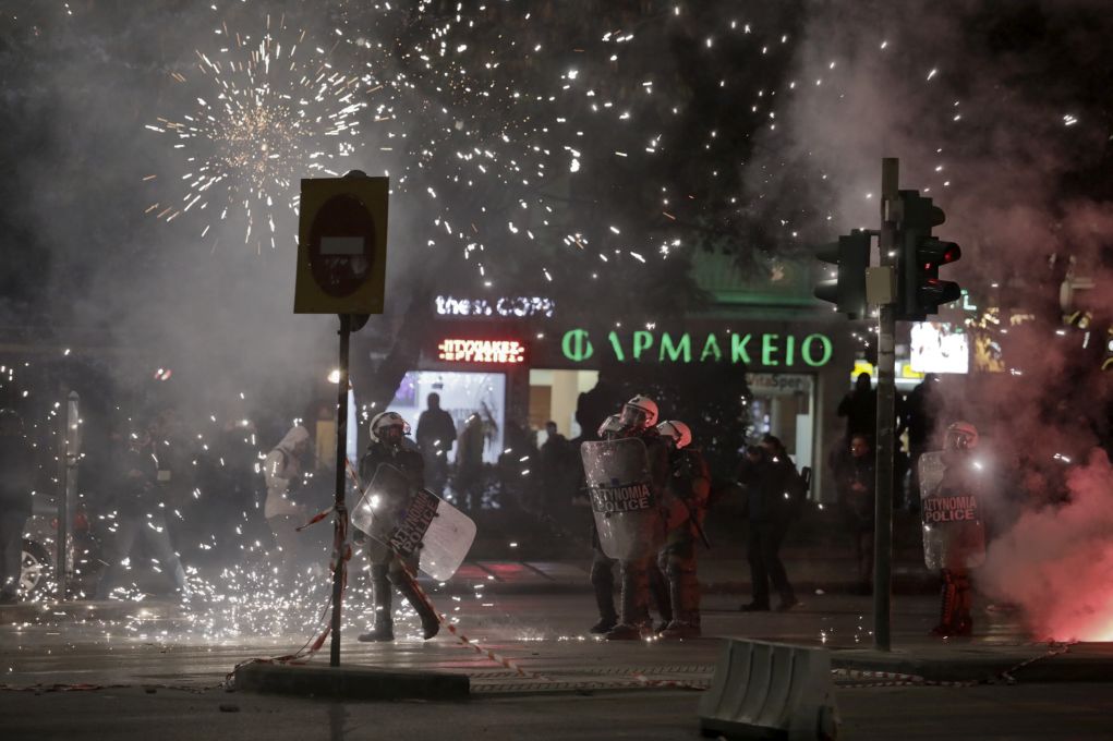 Νέα επεισόδια με μολότοφ στη Θεσσαλονίκη (pics)