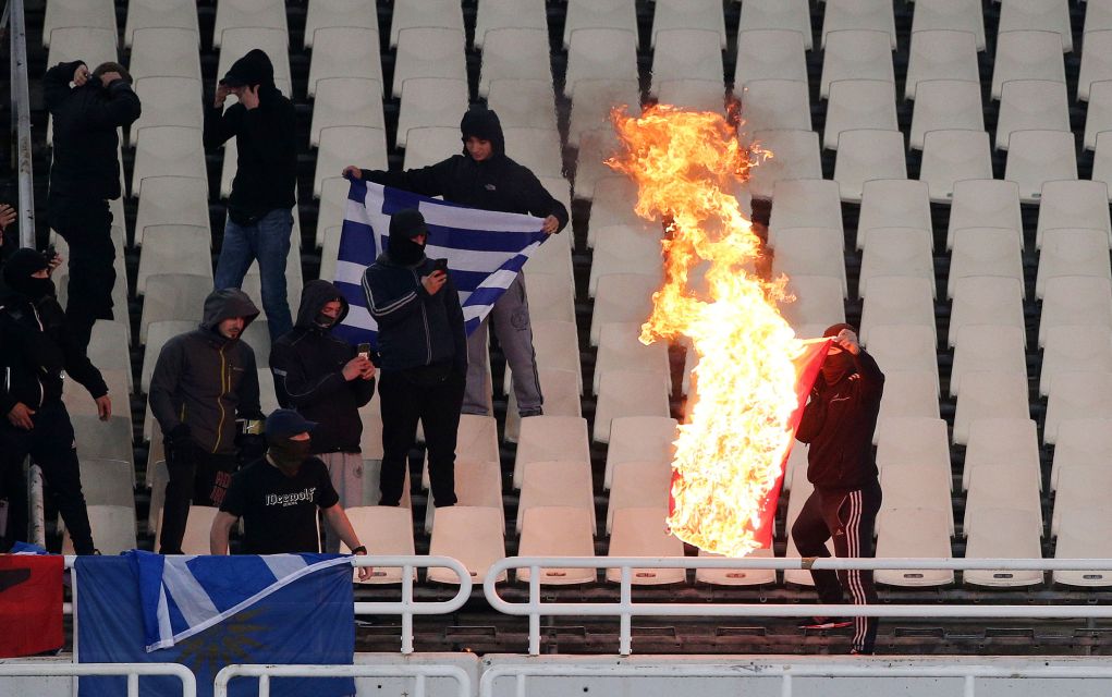 Βαριά «καμπάνα» στην Εθνική για τα ναζιστικά πανό