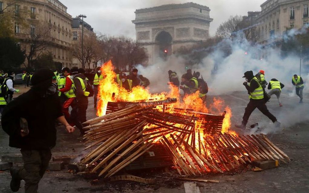 Οργή Μακρόν για τα επεισόδια – Σκέψεις για κήρυξη έκτακτης ανάγκης