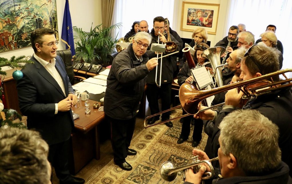 Πρωτοχρονιάτικα κάλαντα στον Απ. Τζιτζικώστα