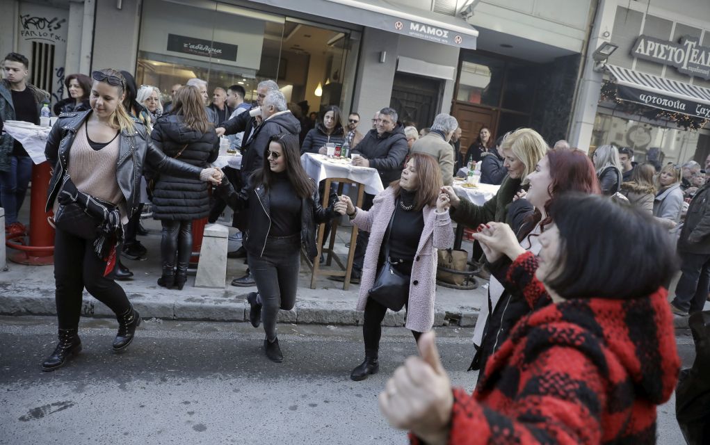 «Άναψε» το κέφι στη Θεσσαλονίκη – Πανικός στη Βασ. Ηρακλείου (pics+vd)