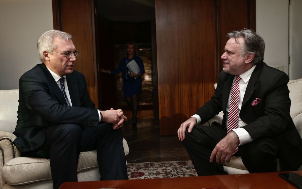 Κατρούγκαλος σε Γκρουσκό: «Μην παρεμβαίνετε στα εσωτερικά μας»