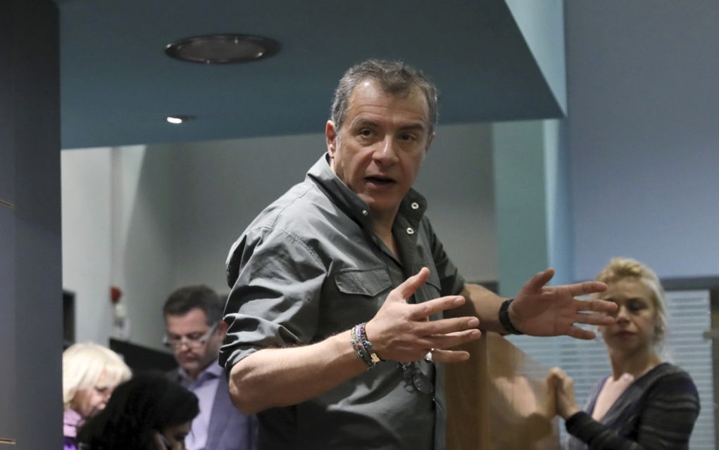 Θεοδωράκης: «Ναι σε πρόταση δυσπιστίας»