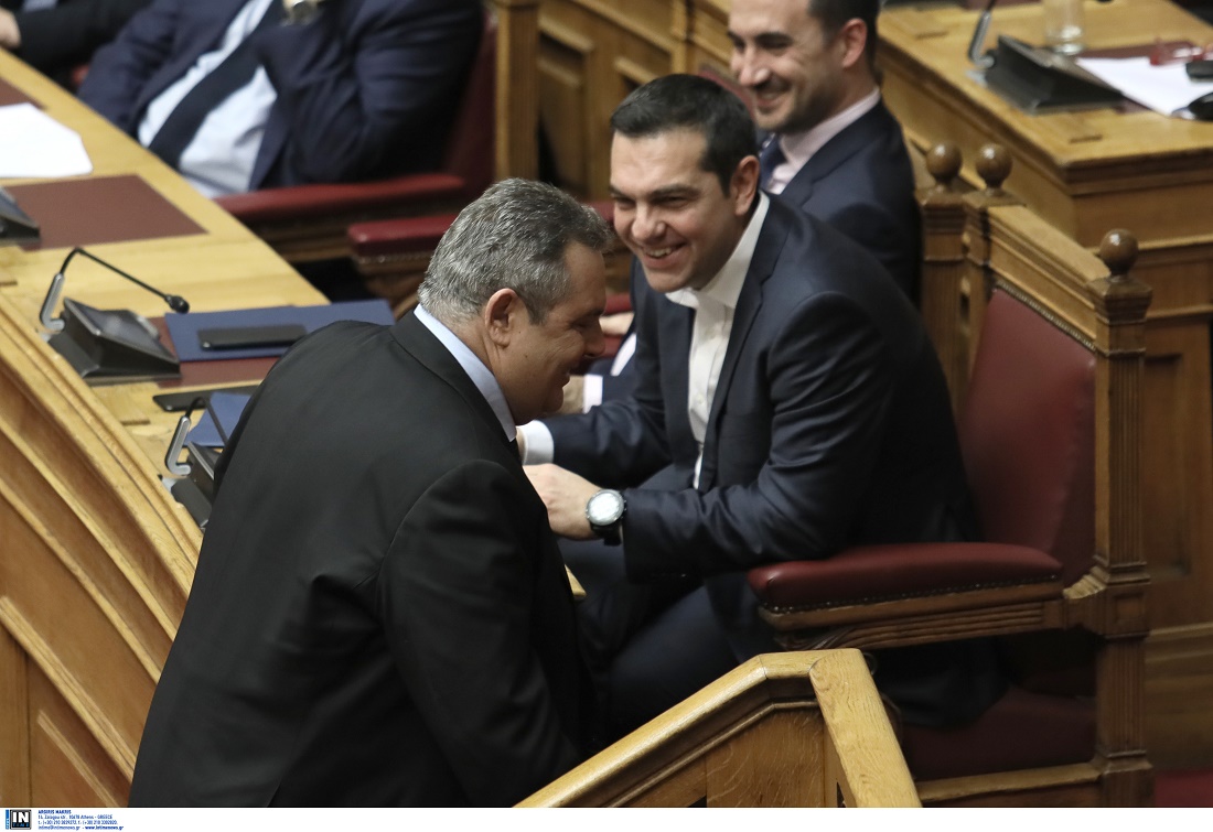 Ποτίζει τον Τσίπρα φαρμάκι, τον ποτίζει ροδόσταμο!