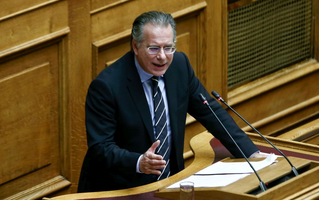 Κουμουτσάκος: «Αδιανόητα μηνύματα μονομερών υπαναχωρήσεων από την κυβέρνηση»