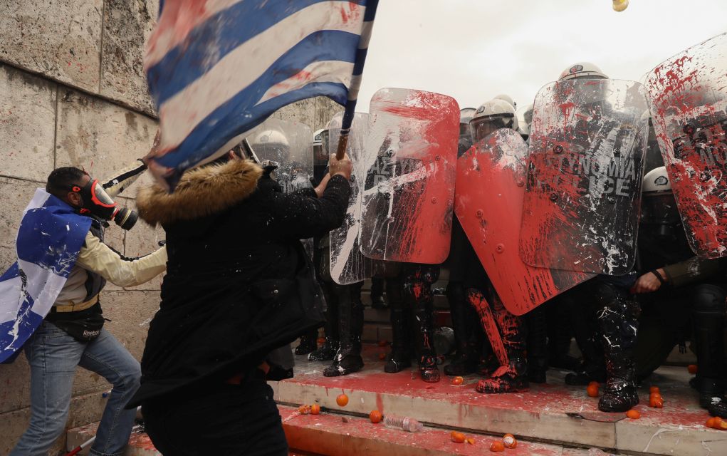 Επεισόδια στο συλλαλητήριο για τη Μακεδονία (vd-pics)