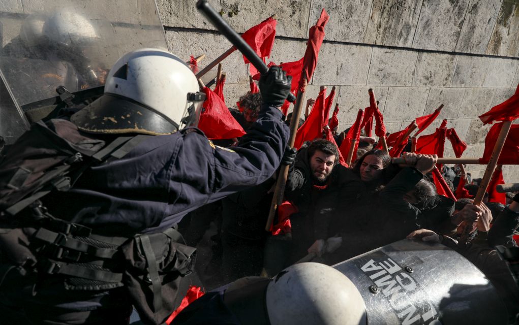 Μικροένταση στη Βουλή στη συγκέντρωση των εκπαιδευτικών