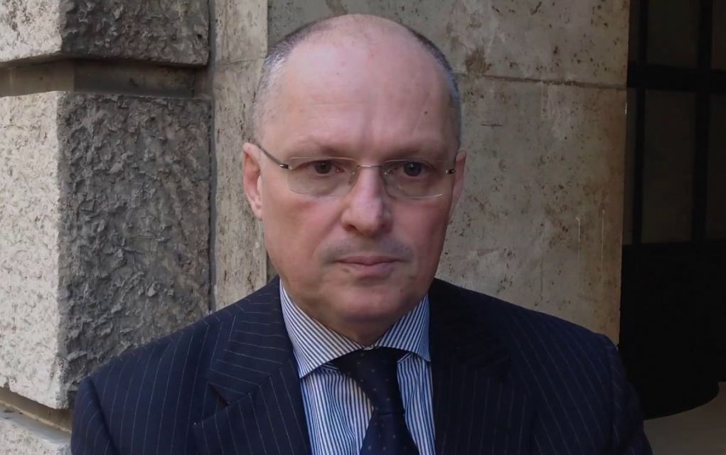 Παραίτηση από το ιταλικό δημόσιο με αιχμές κατά της κυβέρνησης