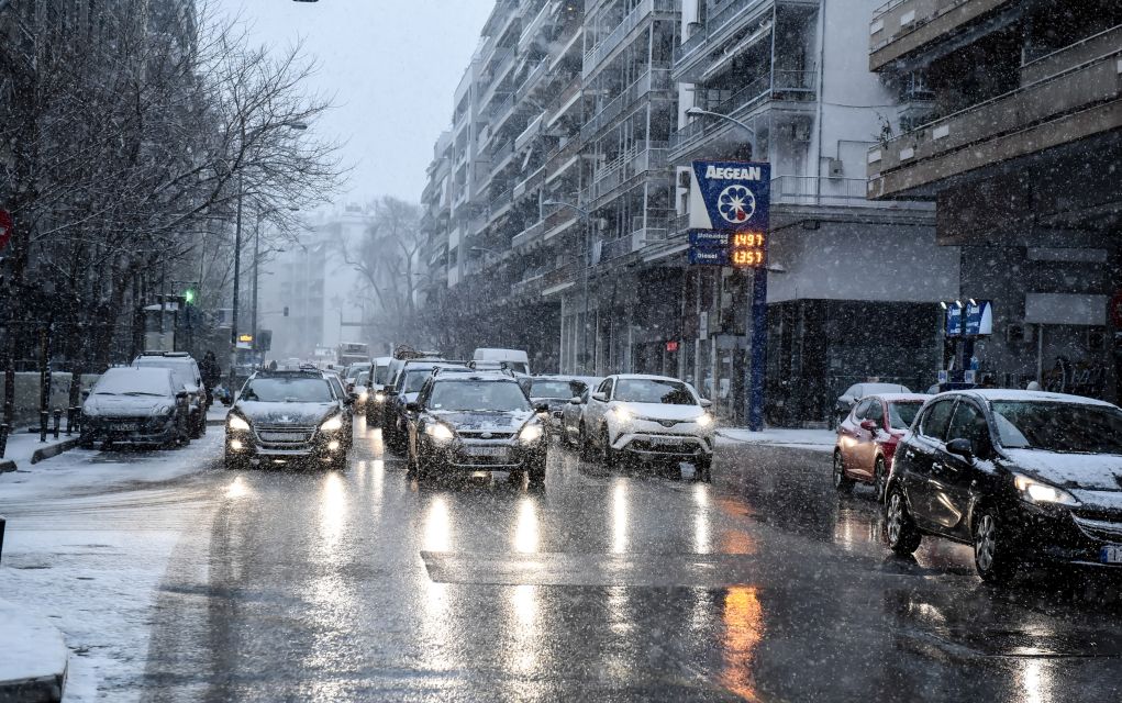 Καιρός: Καταιγίδες τη Δευτέρα – Χιόνια στα ορεινά