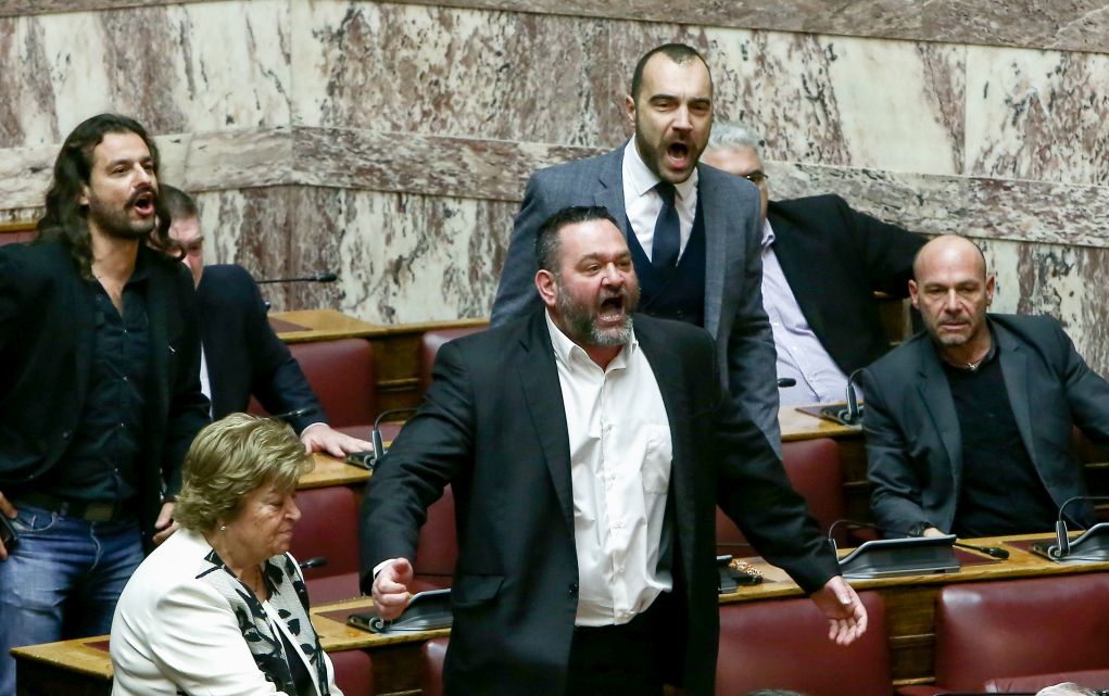 Επεισόδιο με Χρυσαυγίτες στη Βουλή (vd)