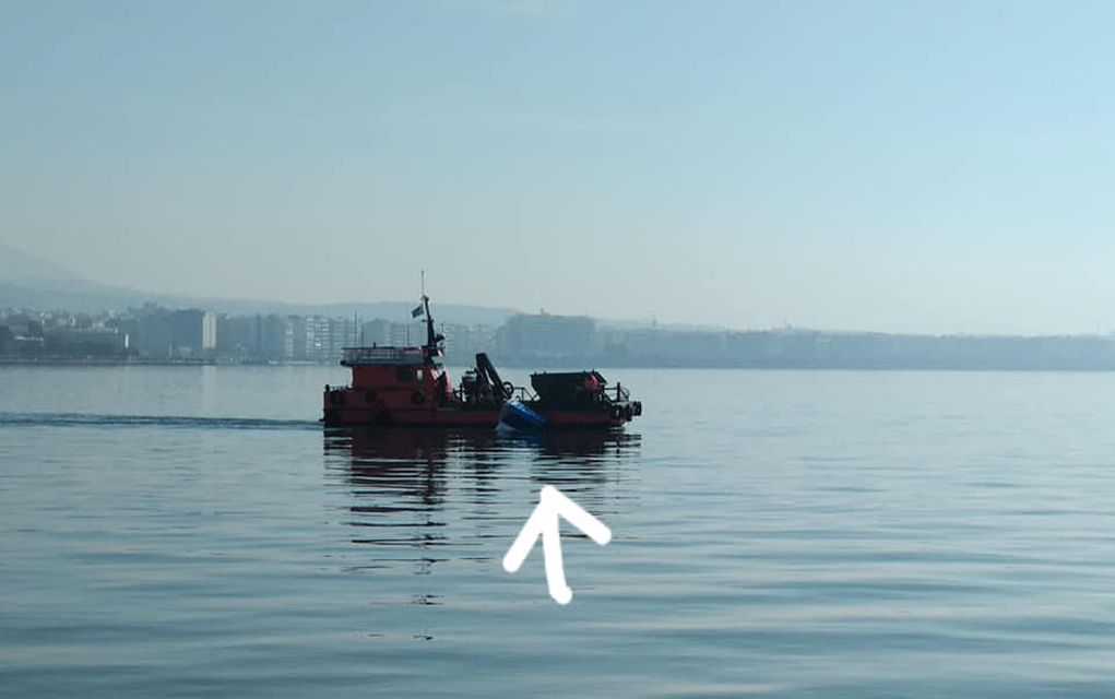 Θεσσαλονίκη: Χημική τουαλέτα ανασύρθηκε από τον Θερμαϊκό!