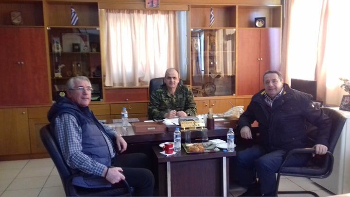 Συνάντηση Καμαρινού με το Στρατοπεδάρχη στρατοπέδου Παπακυριαζή