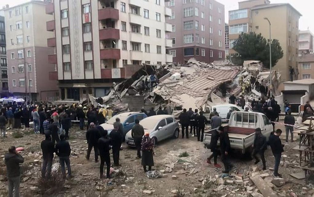 Κωνσταντινούπολη: Ένας νεκρός από την κατάρρευση πολυκατοικίας