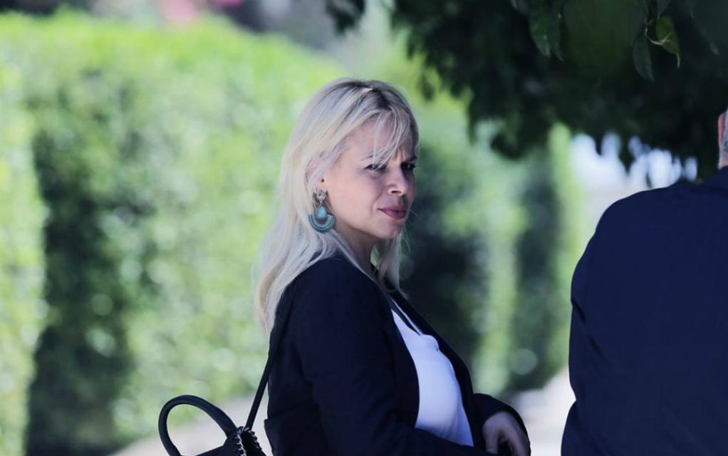 Λίνα Παπαδάκη: Ο Τσίπρας παίζει το ρόλο του… Κεντροαριστερού