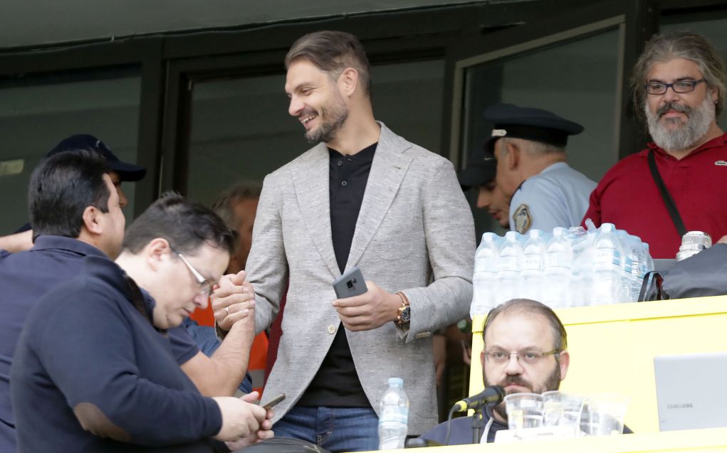 Στο πλευρό του Τζιτζικώστα ο Χαριστέας