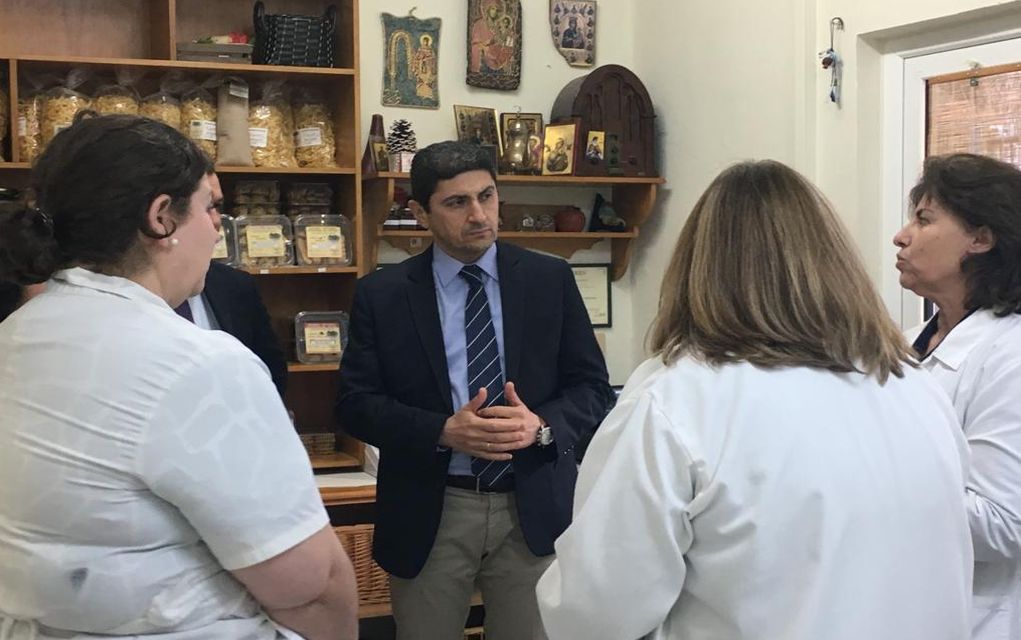 Αυγενάκης: «Πρότυπο επιχειρηματικότητας οι γυναικείοι συνεταιρισμοί»