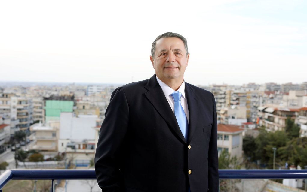 Απειλητικά μηνύματα στο εκλογικό κέντρο του Γ. Καμαρινού