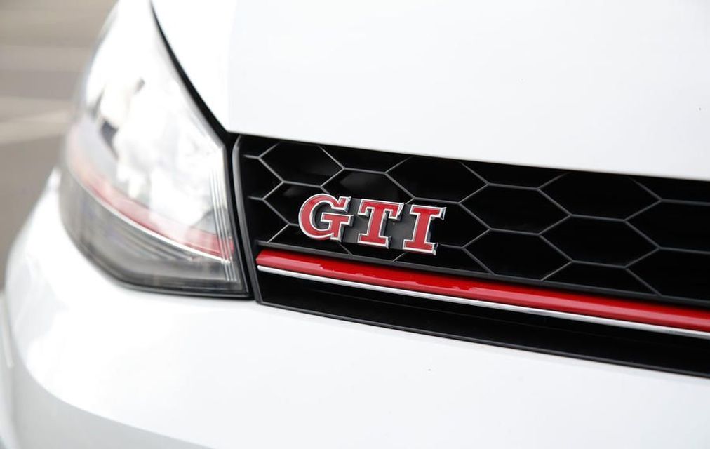 Η Volkswagen επιβεβαιώνει: Golf GTI και Golf R το 2020!