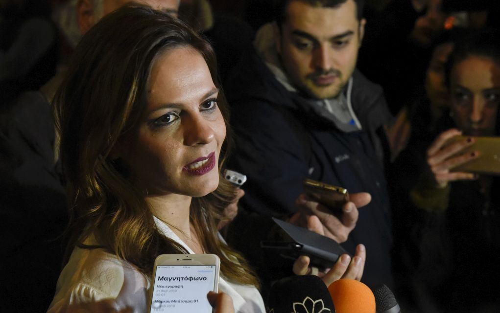 Λεκτική επίθεση σε Αχτσιόγλου: «Είστε προδότες!» (vd)