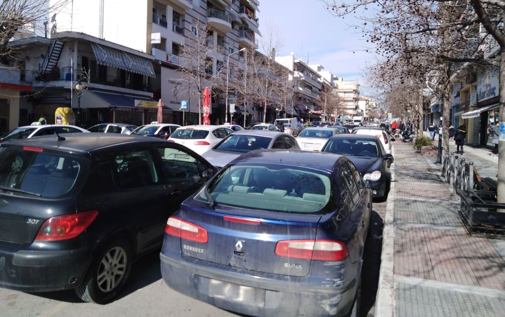Σε έξαρση το φαινόμενο «παρκάρω όπου γουστάρω» στο Κορδελιό