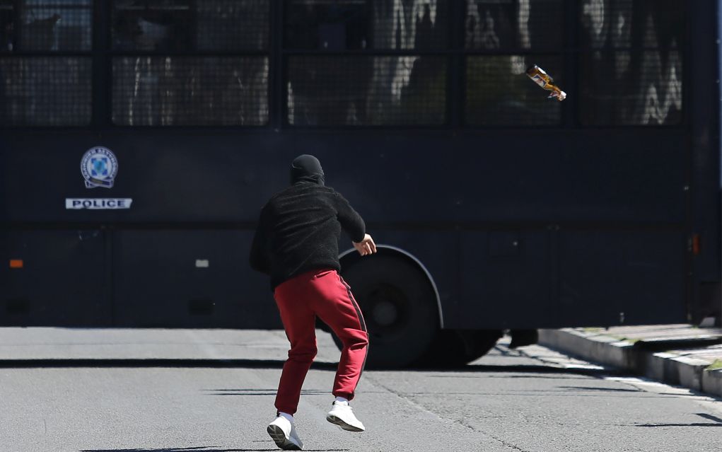Μολότοφ στην πορεία των μαθητών για το νομοσχέδιο
