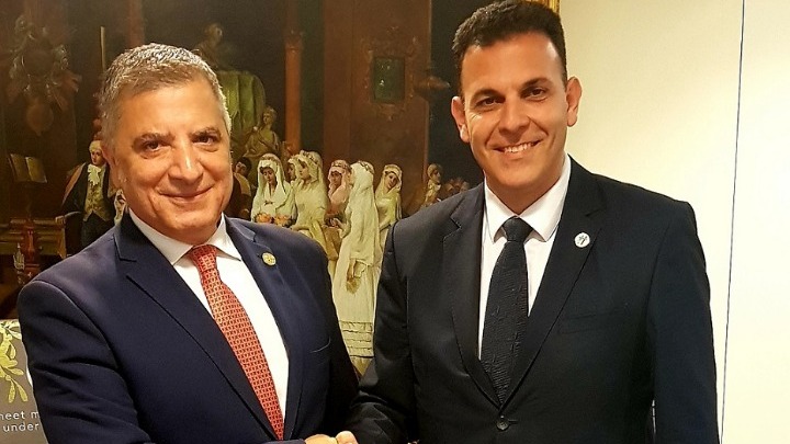 Θεσμική συνάντηση Πατούλη-Καραμέρου
