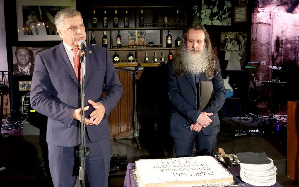 Πατούλης: «Βιώσιμες λύσεις στη λειτουργία των περιπτέρων»