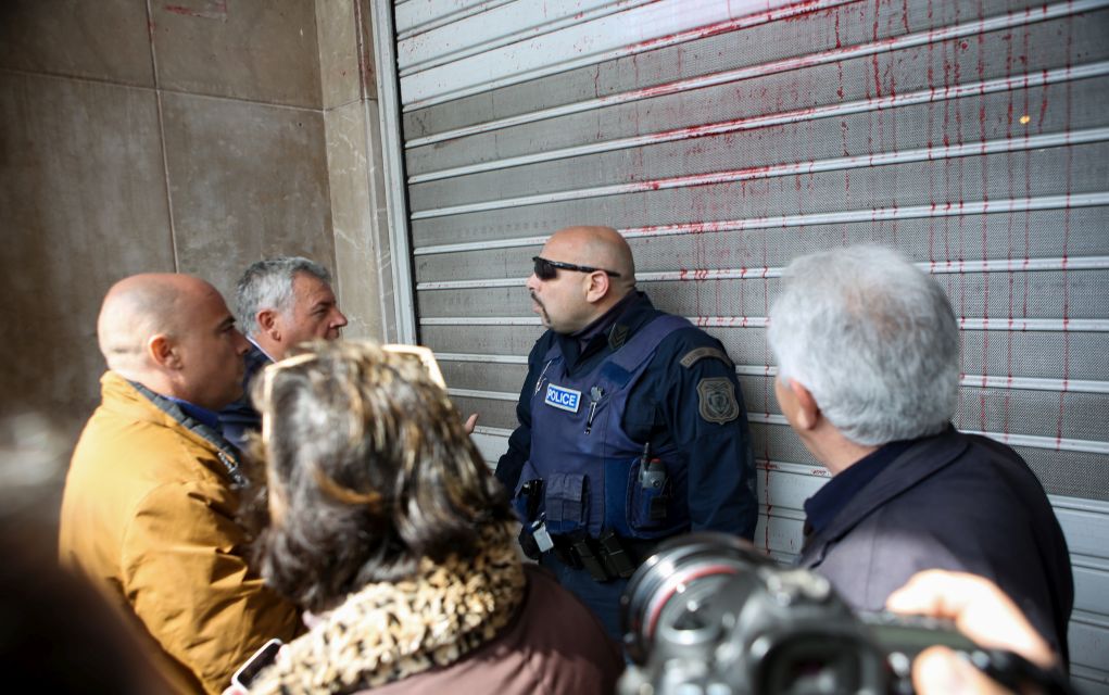 Απίστευτο: Μέλη της ΠΟΕΔΗΝ έκαναν «ντου» σε λάθος… υπουργείο! (vd)