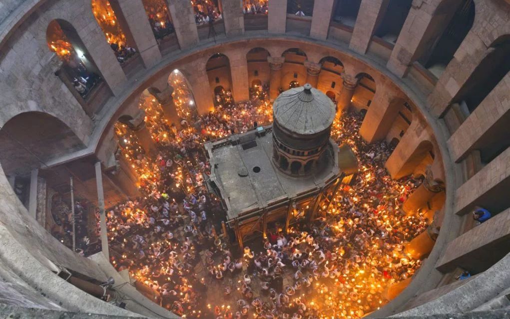 Ιεροσόλυμα: Σε κλίμα κατάνυξης η τελετή αφής του Αγίου Φωτός