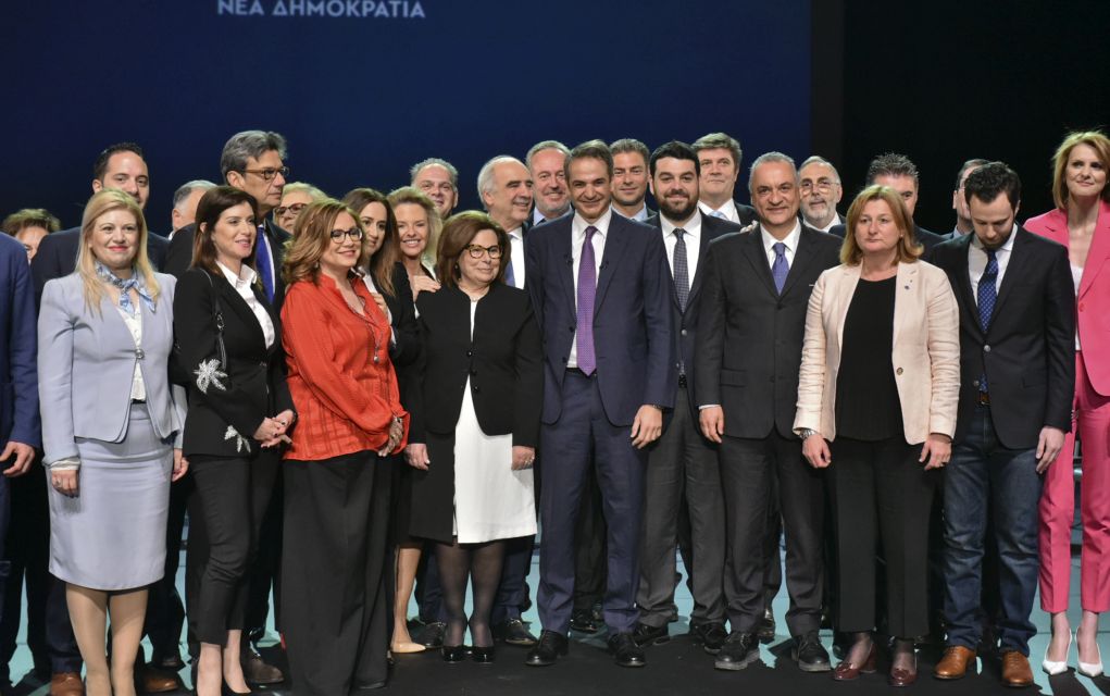 Υποψήφιος ευρωβουλευτής γράφει στο βιογραφικό του ότι έχει… μία γυναίκα!(pic)